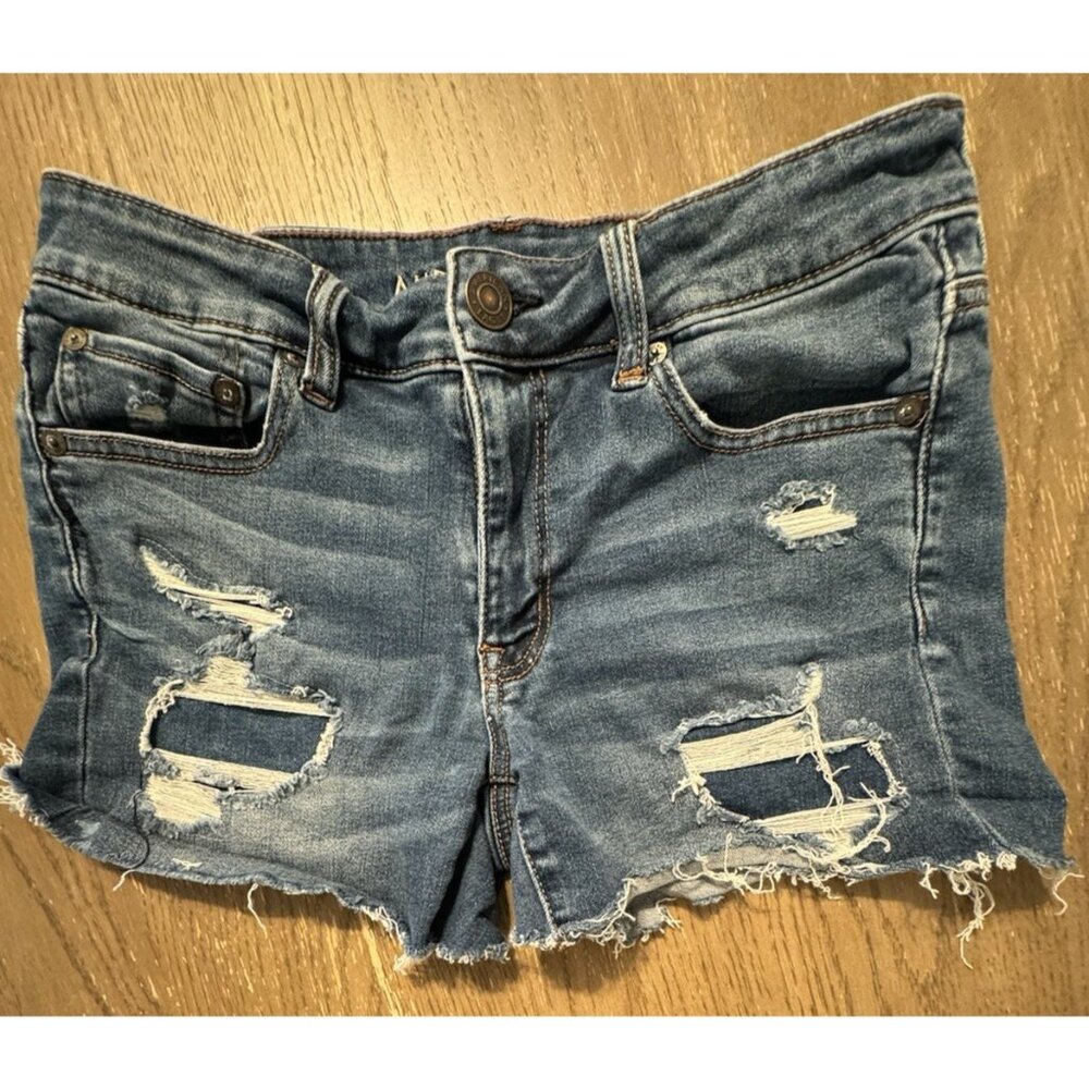 American Eagle Distressed Midi Denim 3 inch inseam Shorts Size 6 y2k